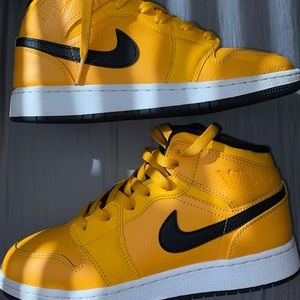 Jordan 1 University Gold Mid GS
